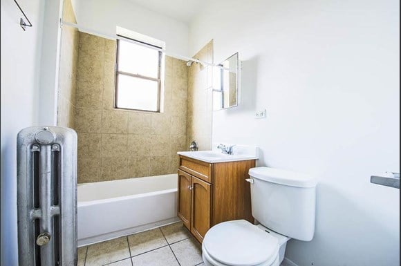7929 S State St Apartments Chicago Bathroom